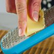 Терка мелкая с ручкой, с контейнером, 27,5 см, голубая, серия Kitchen Tools, TREBONN, Италия_00816360038840562407.jpg