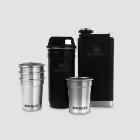 Набор из 4-х стопок 59 мл с флягой 230 мл, цвет черный, серия Adventure, STANLEY, США, Термосы