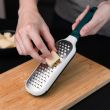 Терка средняя с ручкой, с контейнером, 27,5 см, темно-зеленая, серия Kitchen Tools, TREBONN, Италия_00816360038915492505.jpg