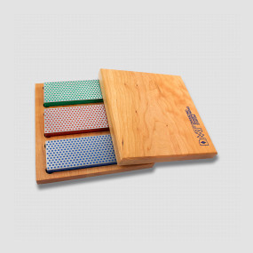 Набор из 3-х алмазных брусоков Coarse / Fine / Extra-Fine (45 micron / 325 mesh, 25 micron / 600 mesh, 9 micron / 1200 mesh), размер: 15,2 x 5,1 x 1,9 см, серия Knife sharpeners, DMT, США, Точильные наборы